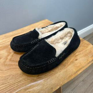 Black womens ugg slippers fur lined size 8